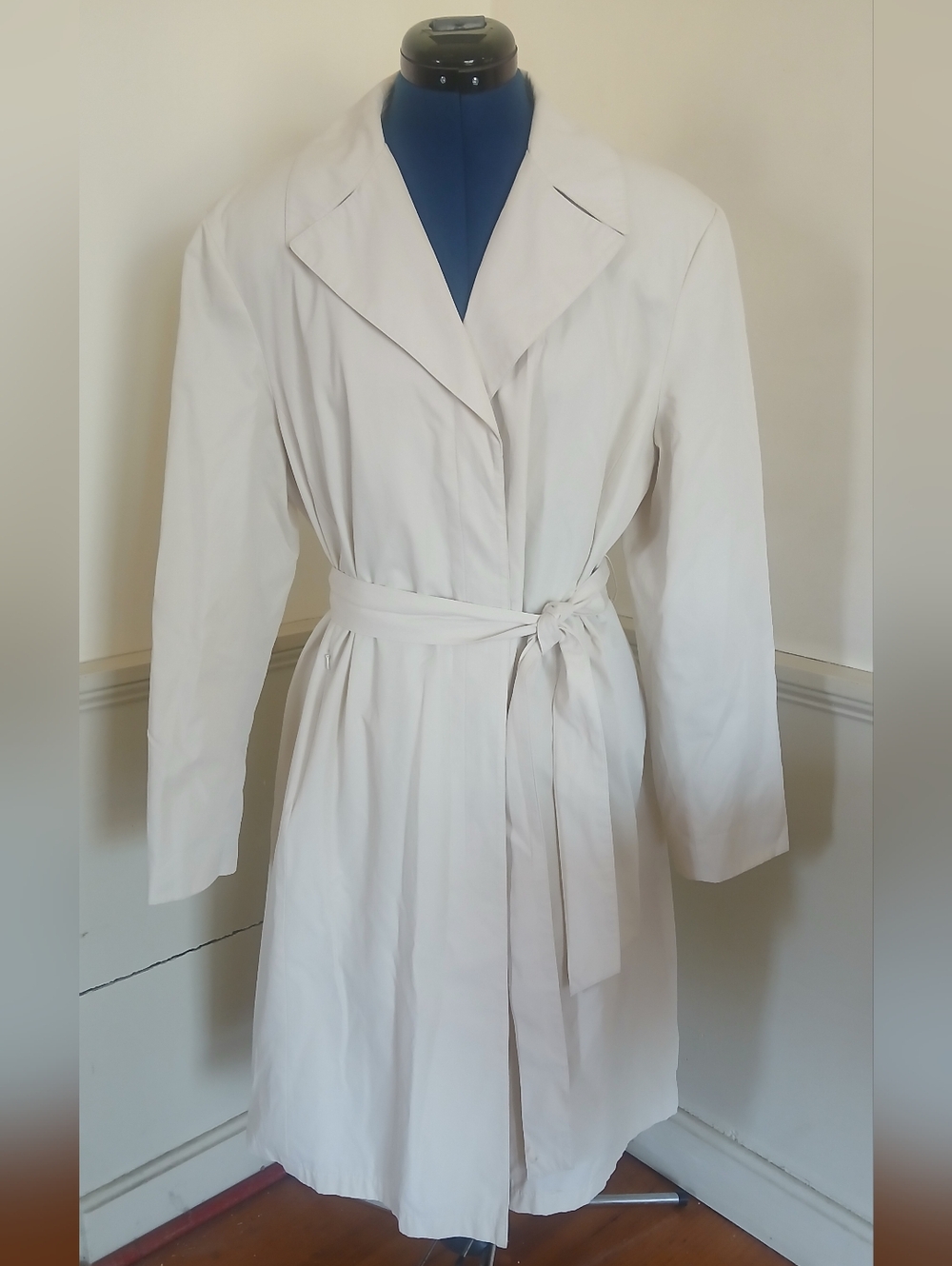 Classic Lightweight Waterproof Cream Trench Coat with Belt and Pockets